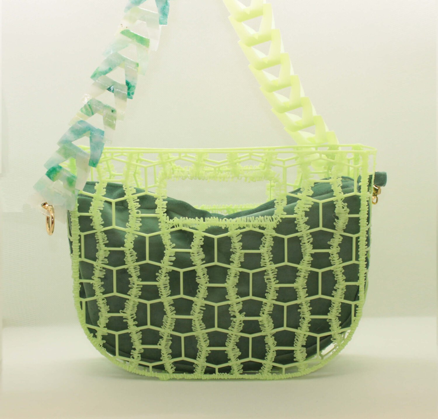 Bolso hecho impresión 3D con asa impresa y sublimada en 3D