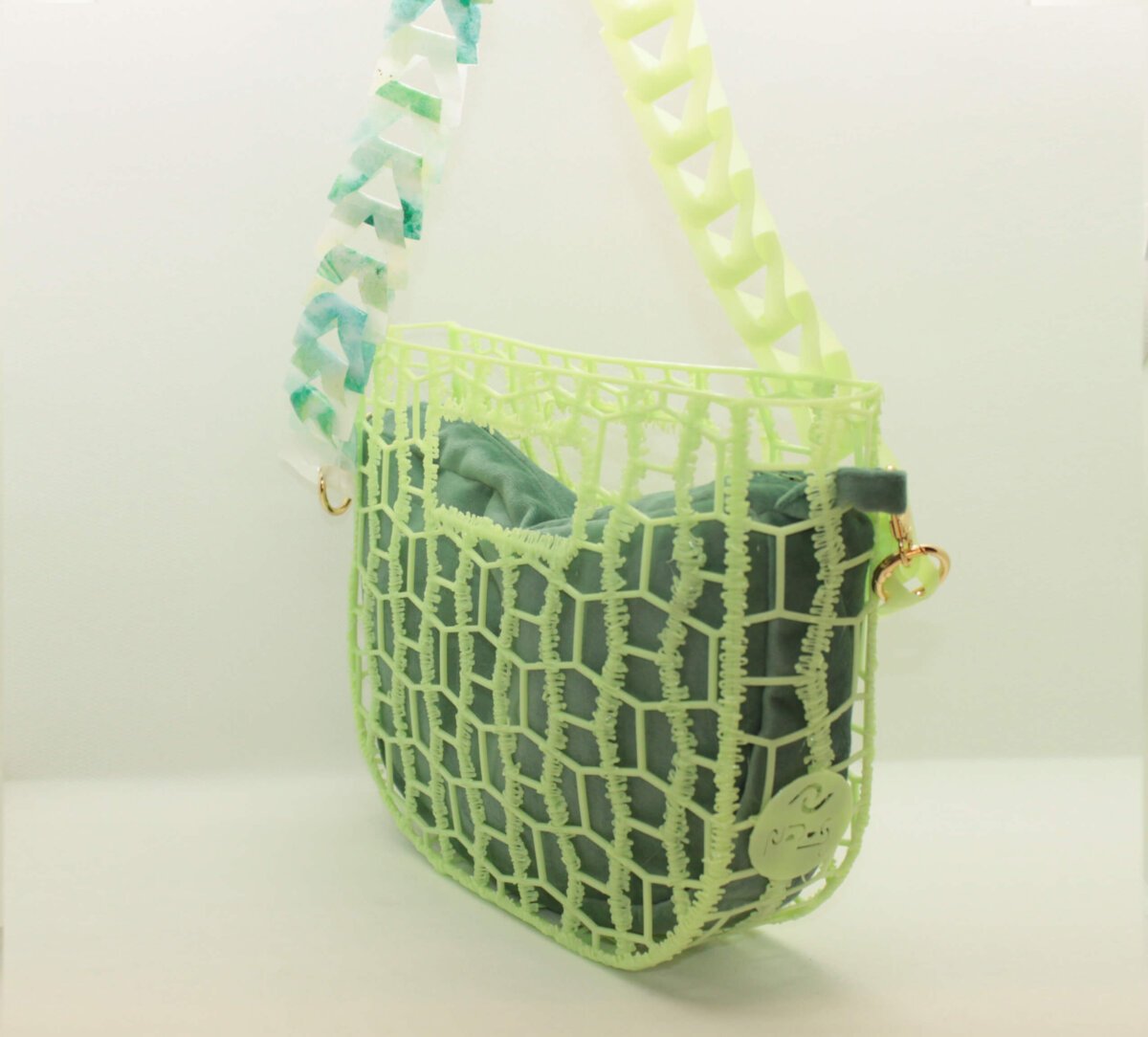 Bolso hecho impresión 3D con asa impresa y sublimada en 3D