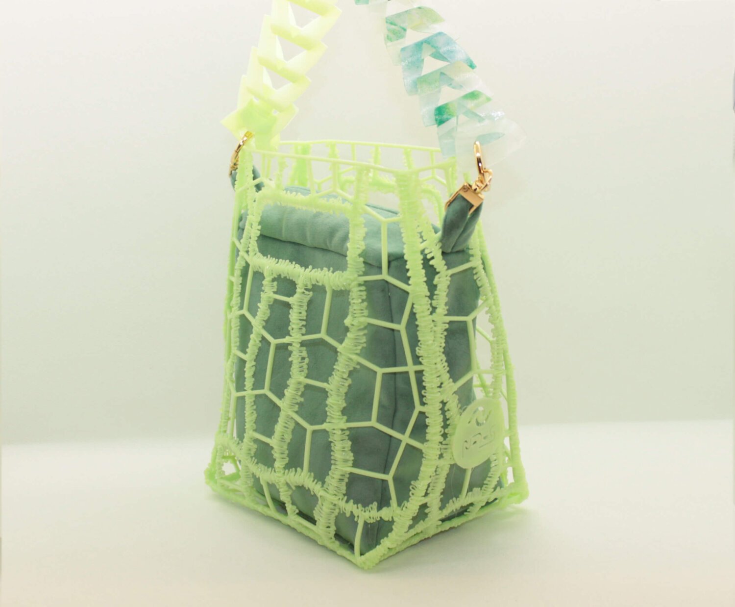 Bolso hecho impresión 3D con asa impresa y sublimada en 3D