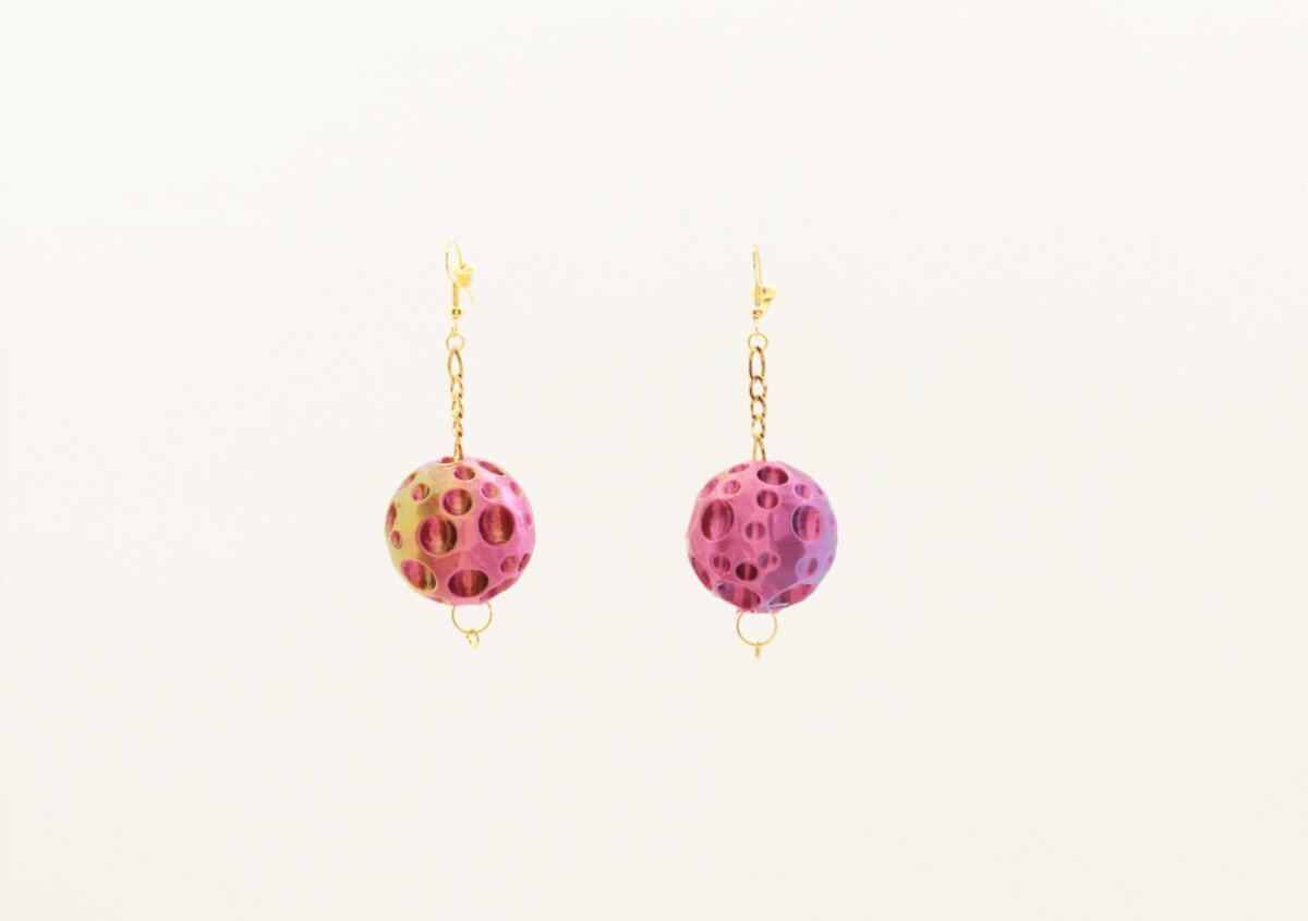 pendientes colgantes modelo luna violeta de nodosbyg