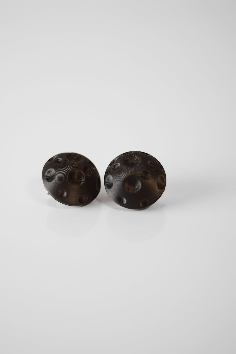 Mengua Earrings black pearl